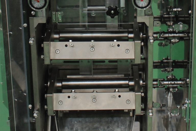 液體高速單邊包裝機 HSL-101- 段口機構 Cutting- 隆典科技