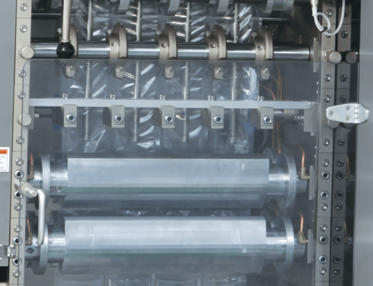 液體包裝機 HSL-202- 立式封口滾筒- 隆典科技