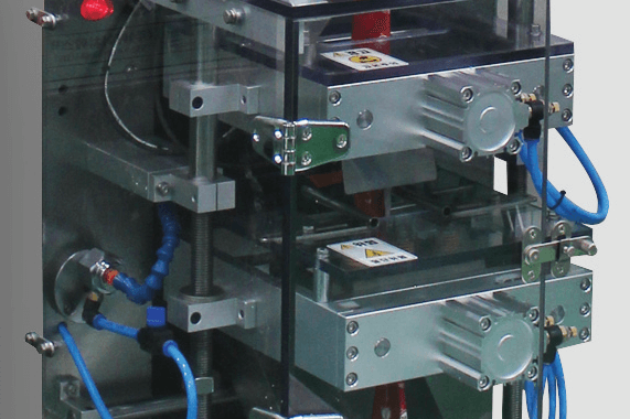 粉末顆粒三面封/條式包裝機 HSP-606- 封口和裁切機構- 隆典科技